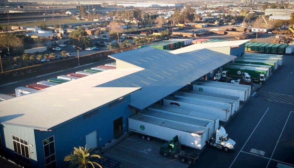 8602 Banana Ave, Fontana, CA à louer - Photo du bâtiment - Image 3 de 6