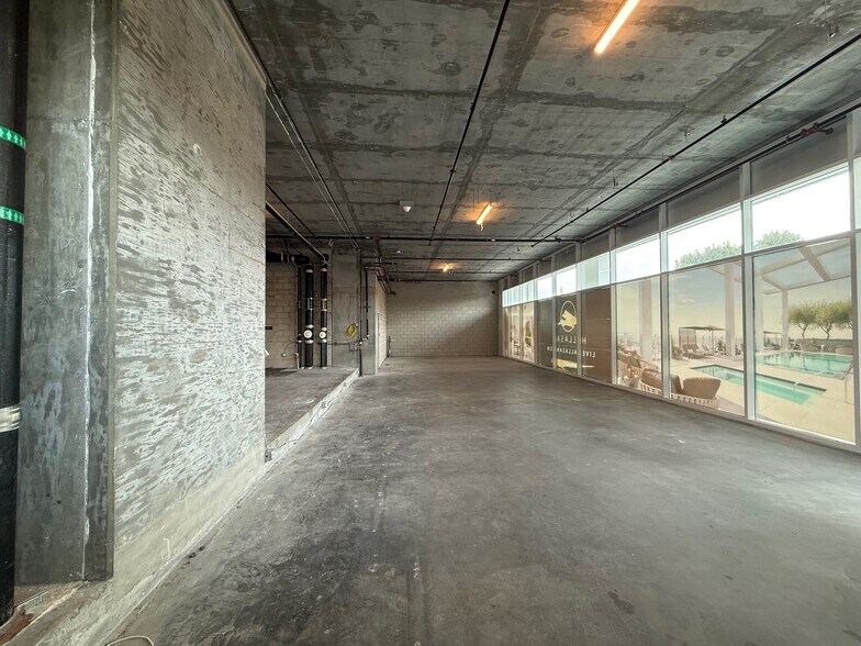 696 S New Hampshire Ave, Los Angeles, CA à louer - Photo du bâtiment - Image 3 de 11