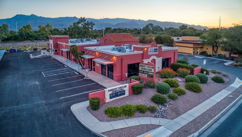 6383 E Grant Rd, Tucson, AZ à louer - Photo principale - Image 1 de 1