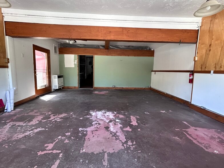 33257-33271 Green Valley Lake Rd, Green Valley Lake, CA for lease - Building Photo - Image 3 of 24