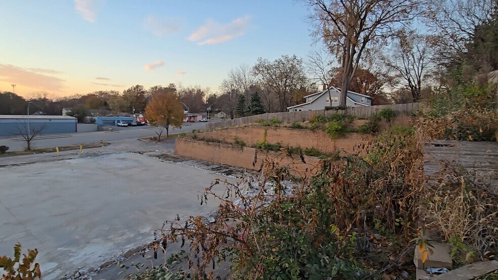 11200 E Truman Rd, Independence, MO à vendre - Vidéo sur l’inscription commerciale - Image 2 de 22