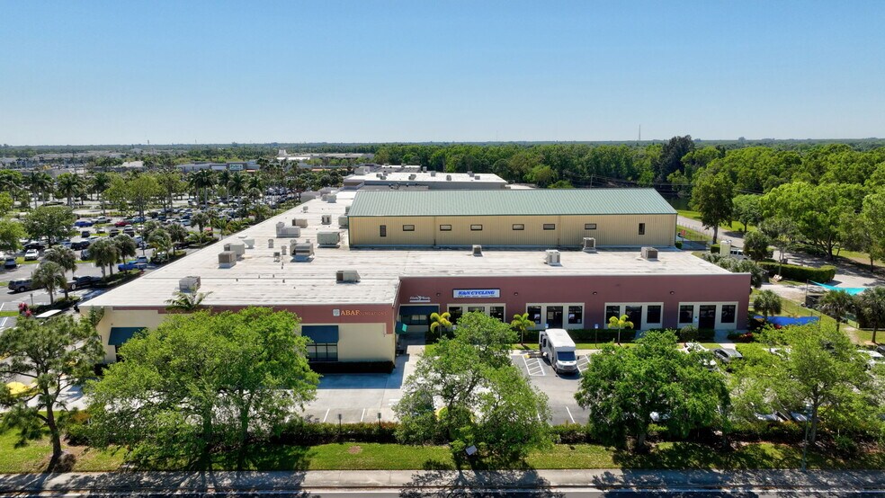 3200-3600 SE Federal Hwy, Stuart, FL for lease - Building Photo - Image 1 of 8