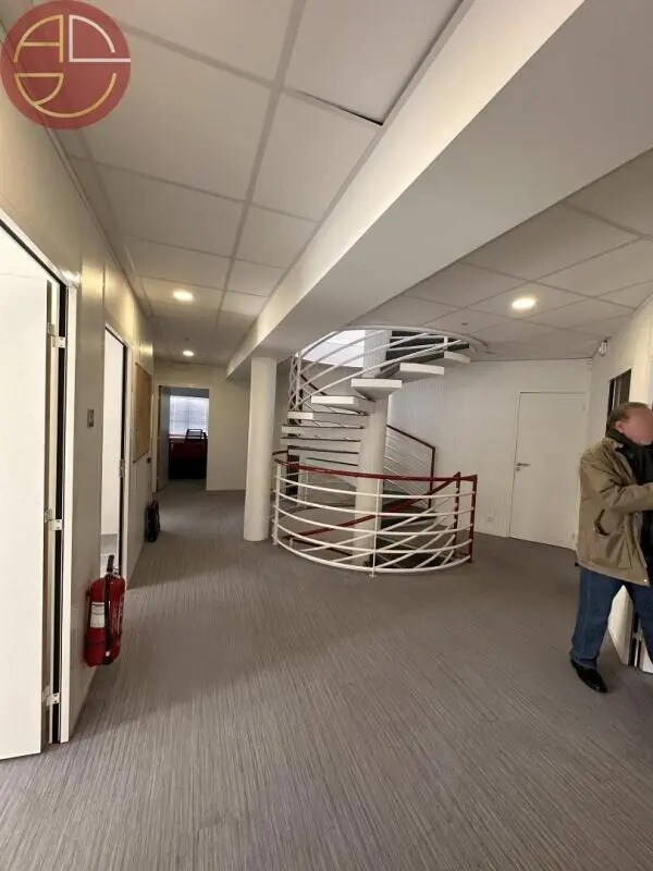 Office in Toulouse for lease Interior Photo- Image 1 of 7