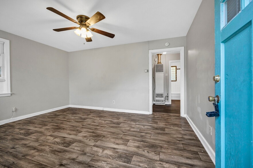 768 Augusta St, West Columbia, SC for sale - Building Photo - Image 2 of 8