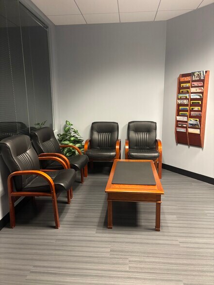 8310 S Valley Hwy, Englewood, CO à louer - Hall d’entrée - Image 2 de 14