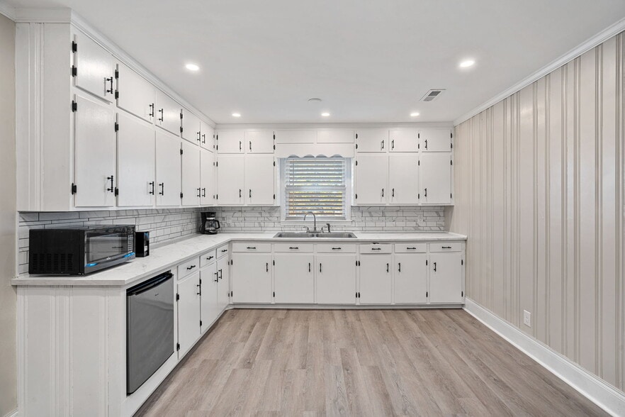 247 Unionville Indian Trail Rd W, Indian Trail, NC for sale - Interior Photo - Image 2 of 22