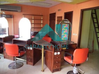 Plus de détails pour Multi-résidentiel à vendre