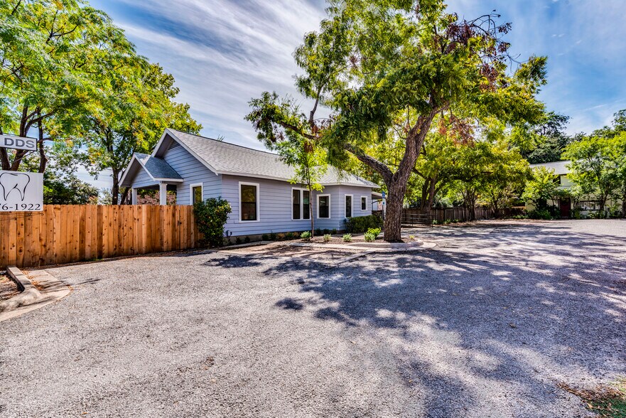 1721 W 35th St, Austin, TX à vendre - Photo du bâtiment - Image 2 de 19