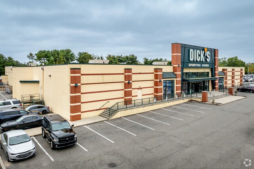 6070 Jericho Tpke, Commack, NY à louer - Photo du bâtiment - Image 3 de 5