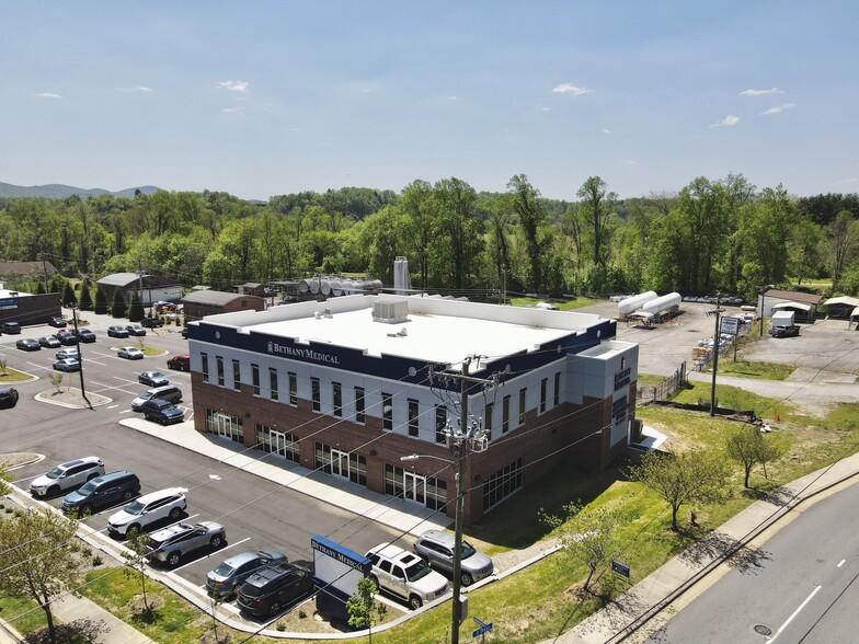 1103 D St, North Wilkesboro, NC for lease - Building Photo - Image 3 of 7