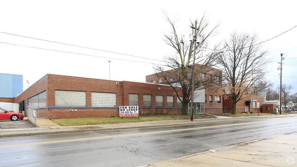 1052 Mahoning Ave, Warren, OH à louer - Photo du bâtiment - Image 2 de 8