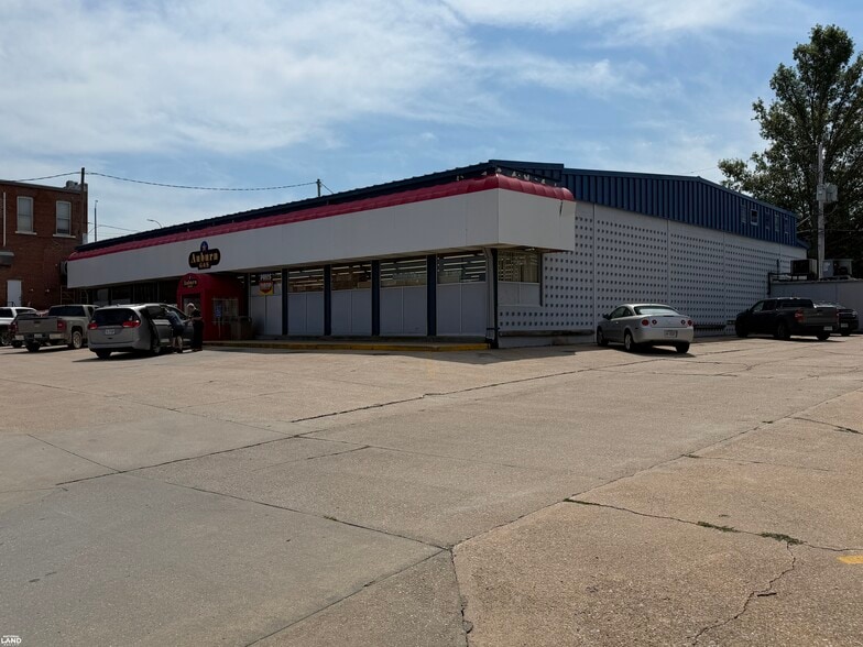 1017 13th St, Auburn, NE for sale - Building Photo - Image 2 of 6