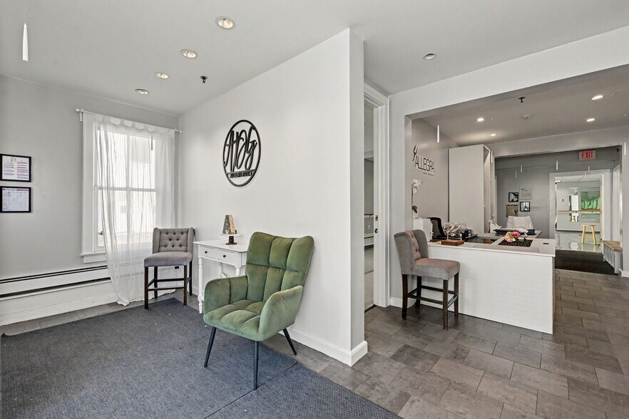 245 Mill St, Greenwich, CT à louer - Photo du bâtiment - Image 3 de 24