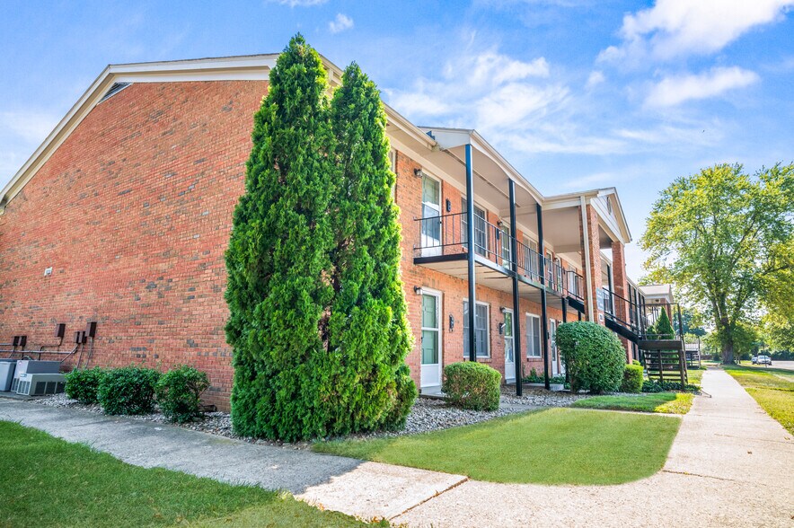 3201 Commander Dr, Louisville, KY à vendre - Photo du bâtiment - Image 2 de 9