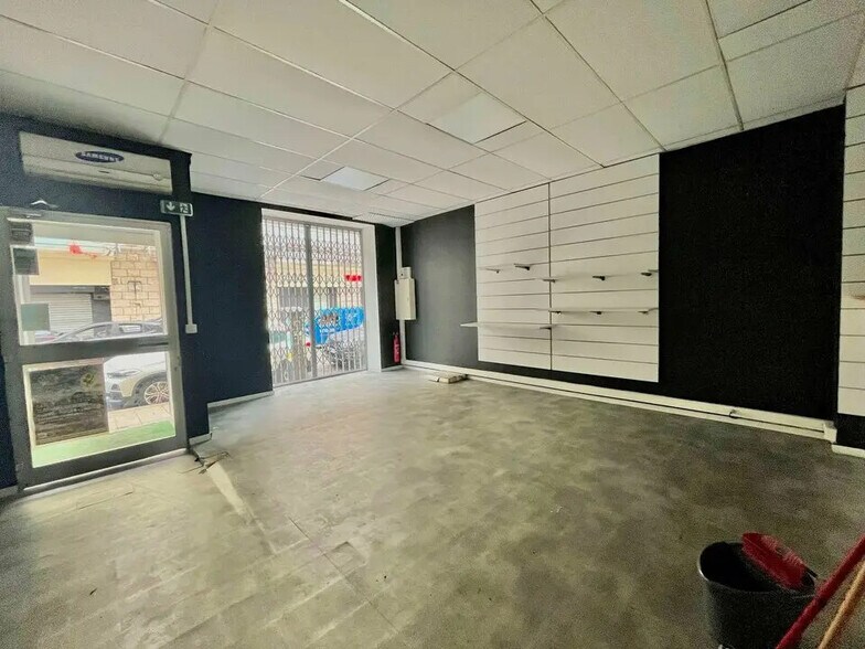 Retail in Nice for lease - Interior Photo - Image 2 of 8