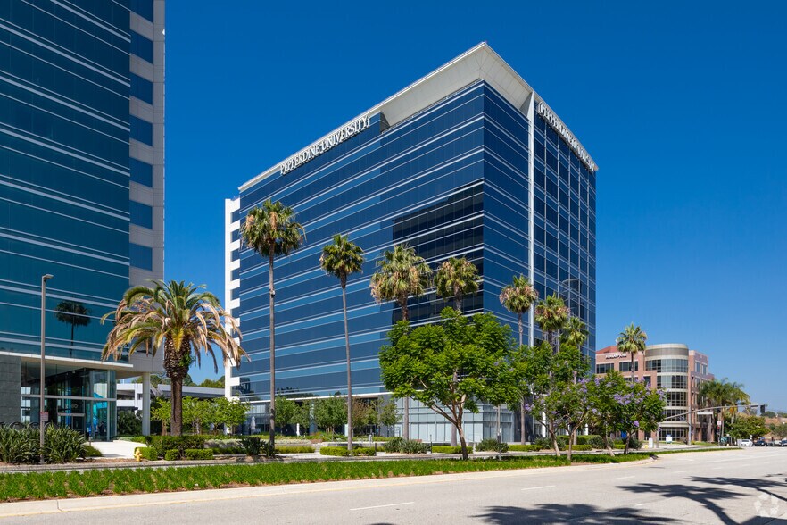 6100 Center Dr, Los Angeles, CA à louer - Photo du bâtiment - Image 2 de 16