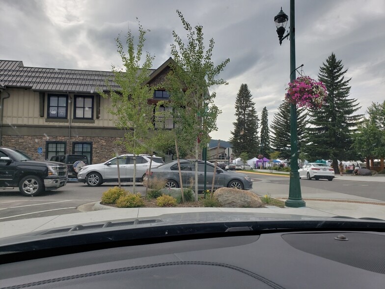 525 Railway St, Whitefish, MT for lease - Building Photo - Image 2 of 3