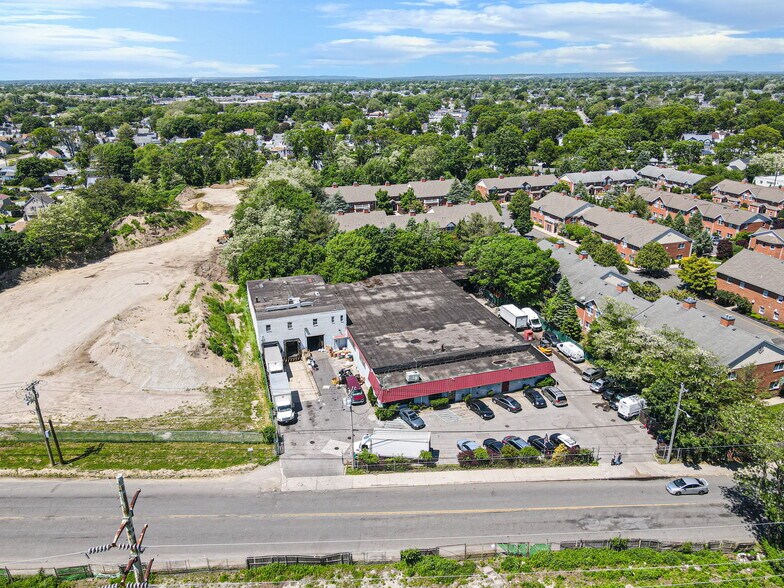 1245 Marconi Blvd, Copiague, NY à vendre - Aérien - Image 2 de 17