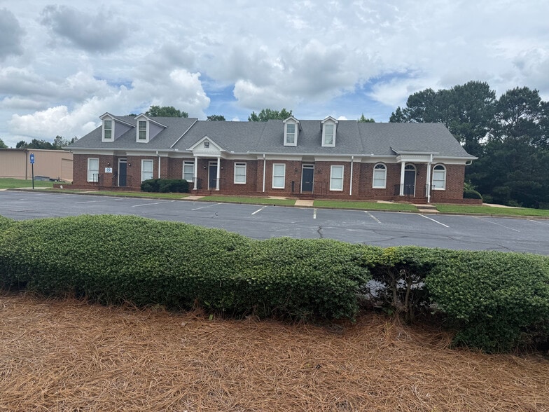 118 Governors Sq, Peachtree City, GA for lease - Building Photo - Image 1 of 2