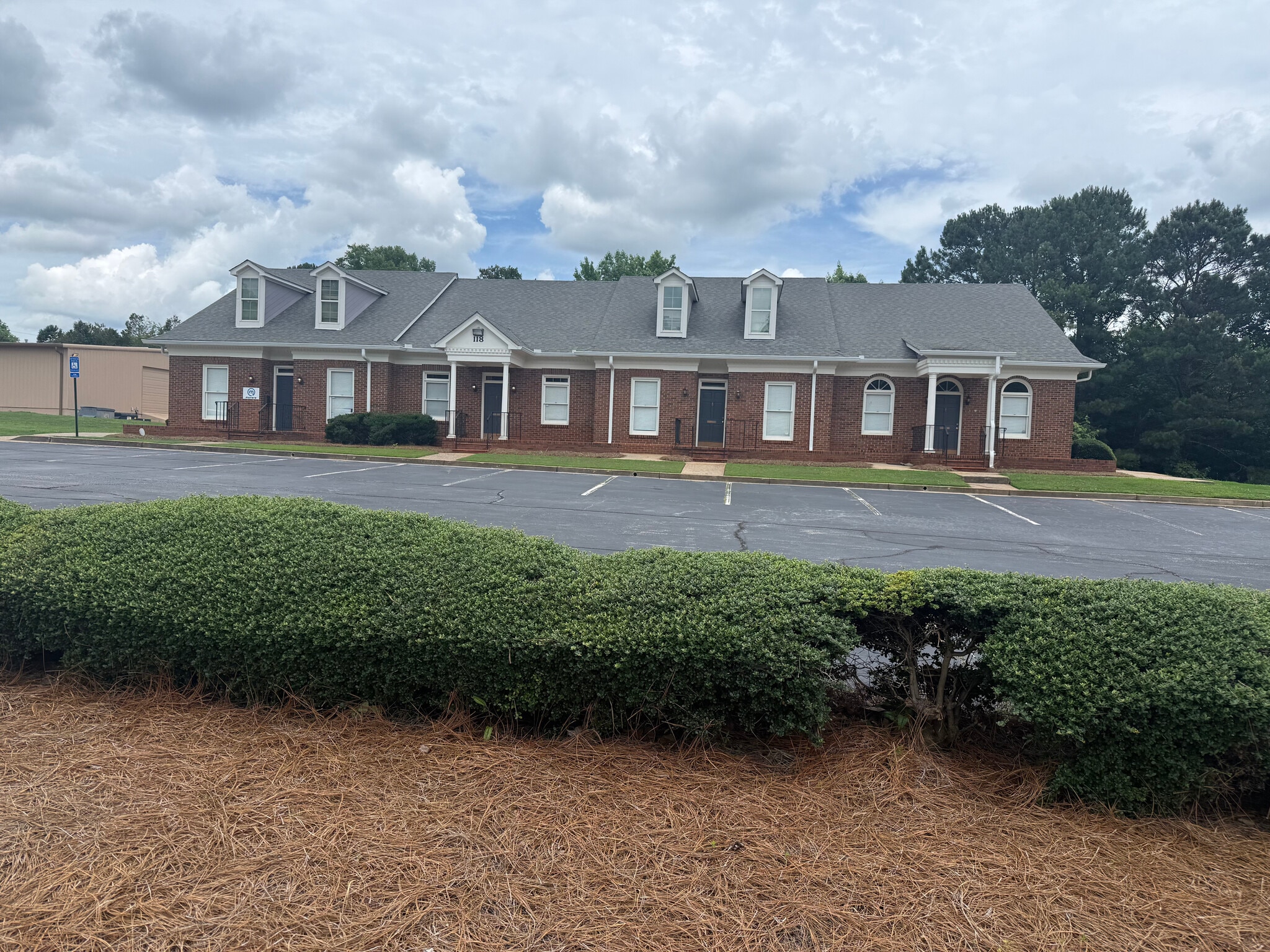118 Governors Sq, Peachtree City, GA for lease Building Photo- Image 1 of 3