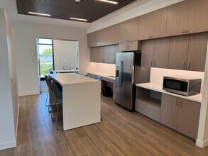 2525 Knight St, Dallas, TX à louer Photo du bâtiment- Image 1 de 8