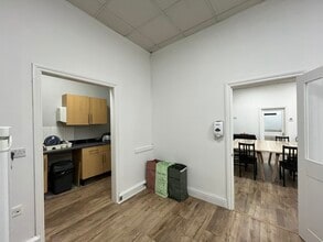 Siding Ter, Neath for lease Interior Photo- Image 1 of 7