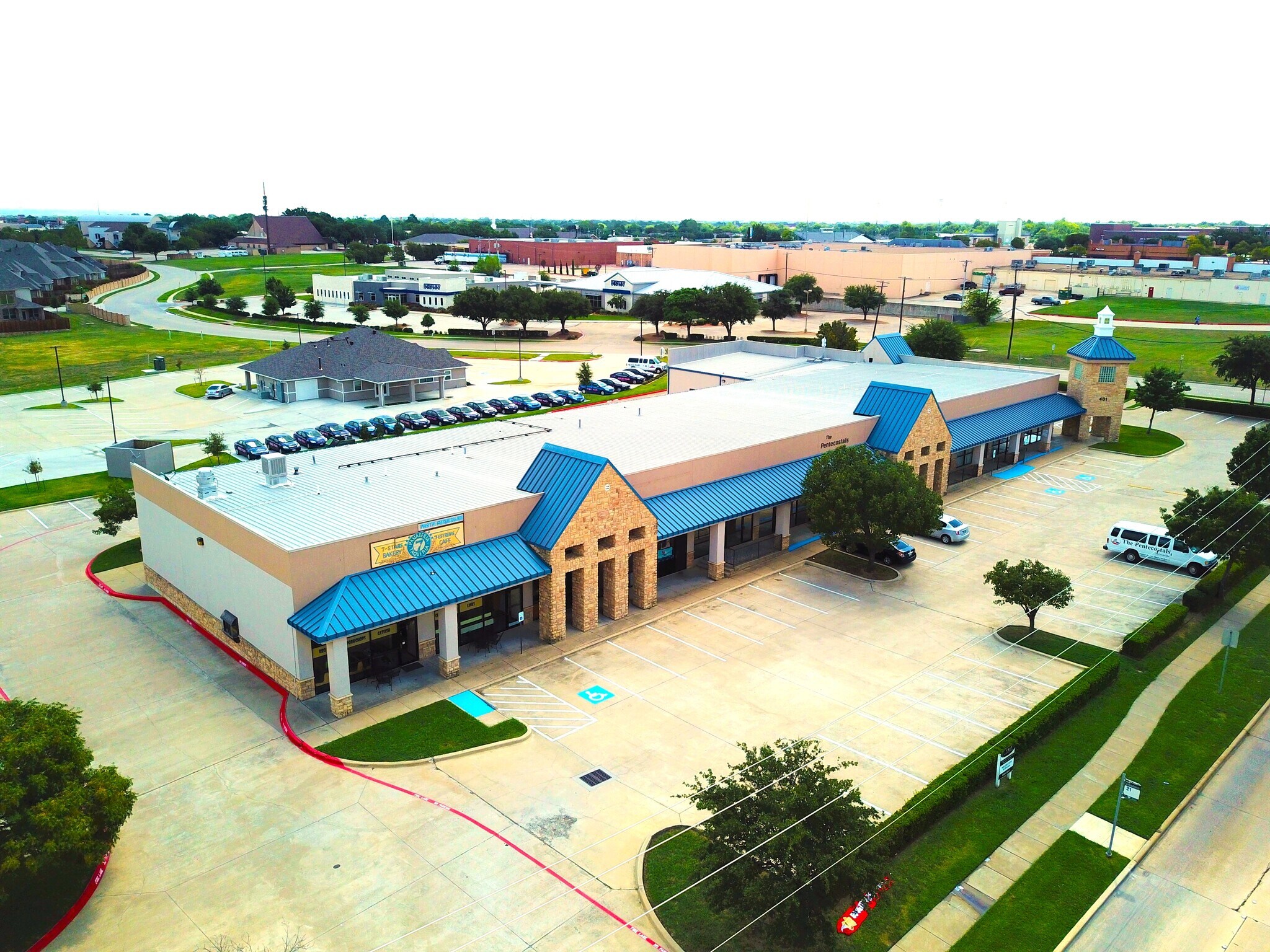 401 N Valley Pky, Lewisville, TX à louer Photo du bâtiment- Image 1 de 11