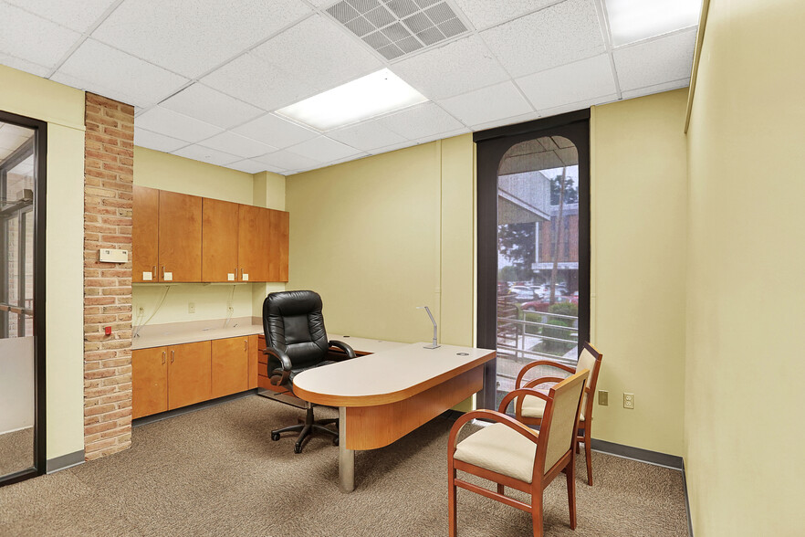 3037 N Front St, Harrisburg, PA for lease - Interior Photo - Image 3 of 9