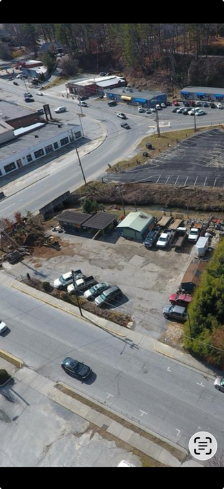 Plus de détails pour 321 S Washington St, Hendersonville, NC - Commerce de détail à louer