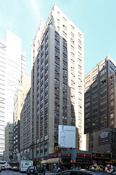 580 Eighth Ave, New York, NY à louer - Photo du bâtiment - Image 2 de 19