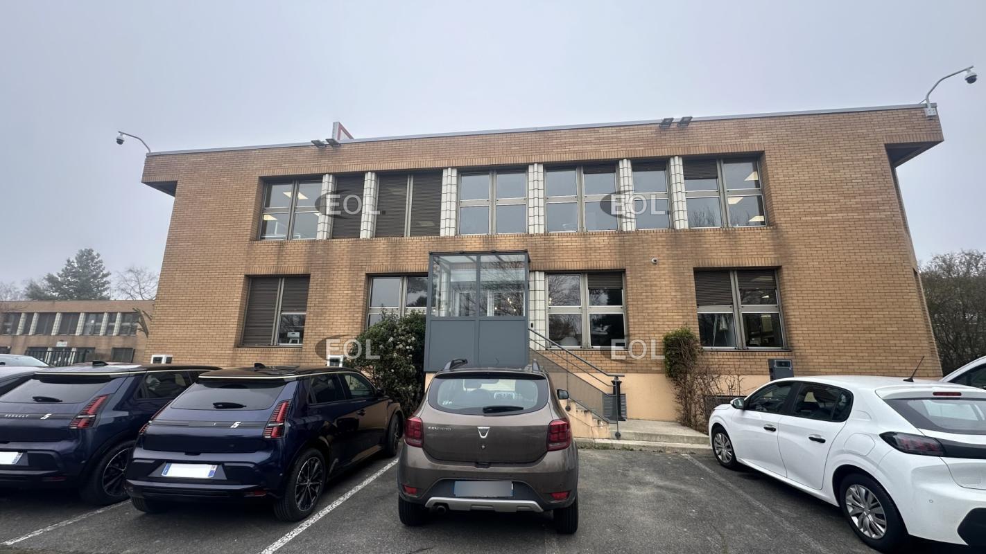 Flex in Torcy for lease Building Photo- Image 1 of 7