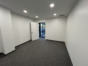 1381 South Park Dr, Kernersville, NC for lease Interior Photo- Image 1 of 6