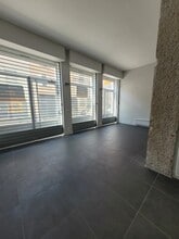 Office/Retail in Lyon for lease Interior Photo- Image 1 of 2