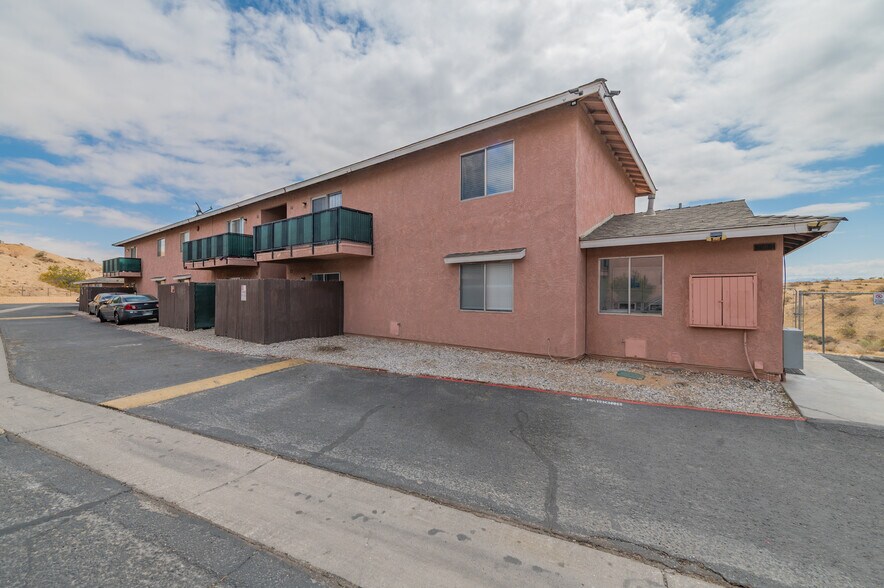 16518 Avalon Ave, Victorville, CA à vendre - Photo du bâtiment - Image 1 de 19