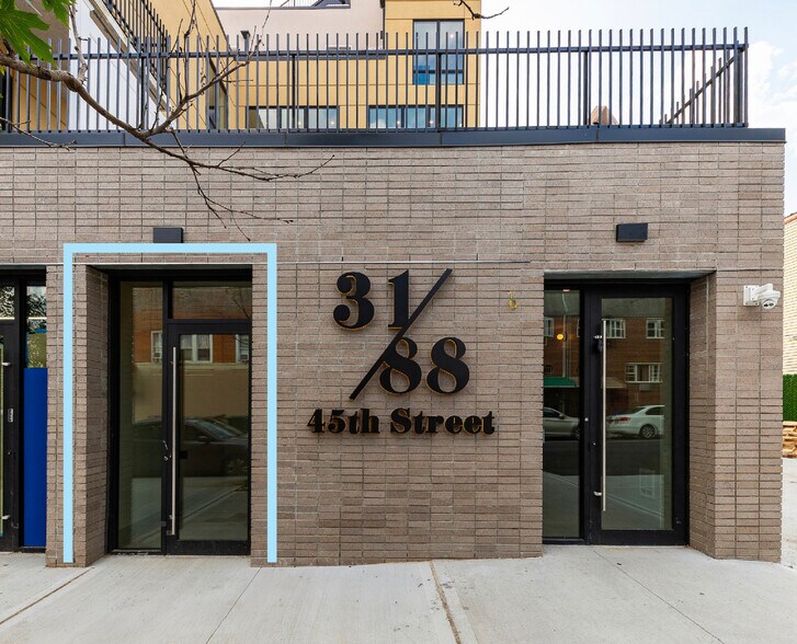 4419 Broadway, Astoria, NY for lease - Primary Photo - Image 1 of 1