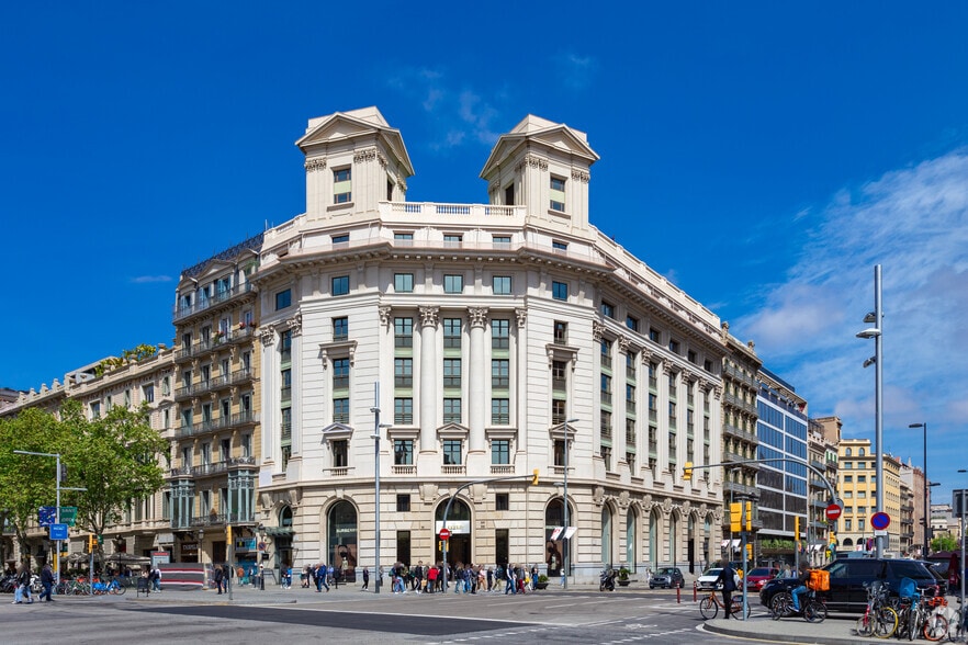Office in Barcelona for lease - Primary Photo - Image 1 of 8