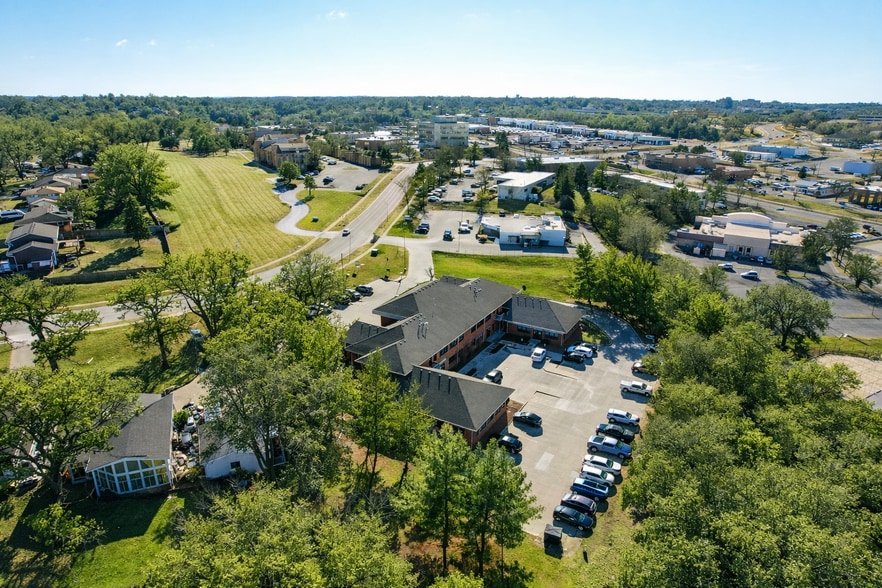 2001 Westown Pky, West Des Moines, IA for sale - Building Photo - Image 2 of 10