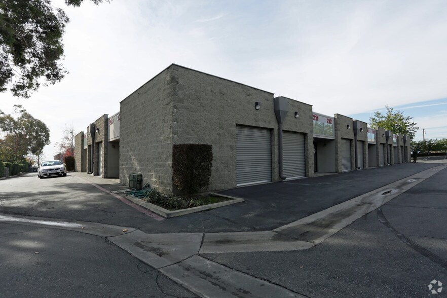 1551 W 13th St, Upland, CA à louer - Photo du bâtiment - Image 3 de 3