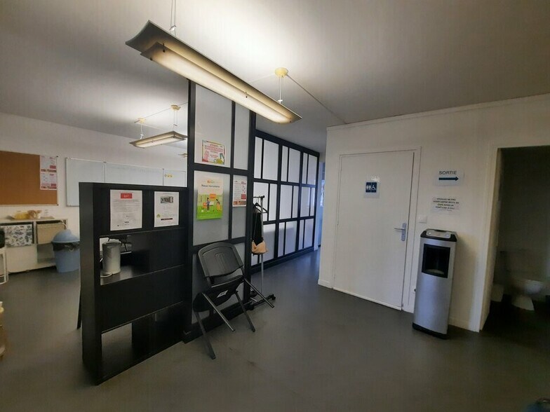 Office in Rouen for lease - Interior Photo - Image 2 of 16