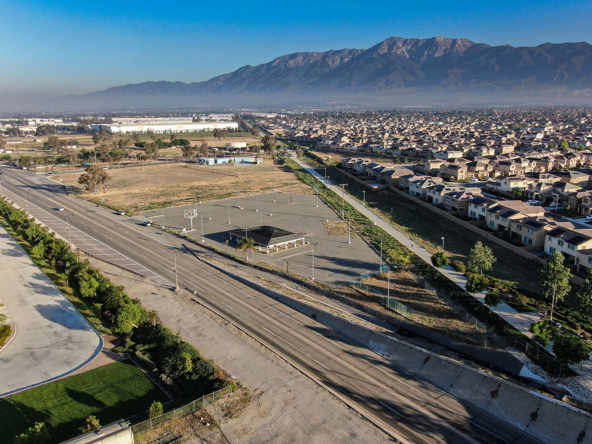 15526 Foothill Blvd, Fontana, CA for sale Primary Photo- Image 1 of 1