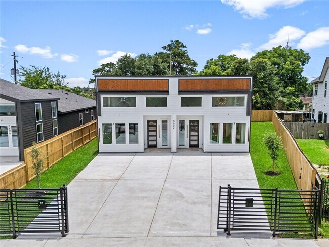 More details for 5602 Pershing St, Houston, TX - Multifamily for Sale