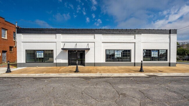 More details for 110 E A St, Newton, NC - Office/Retail for Lease