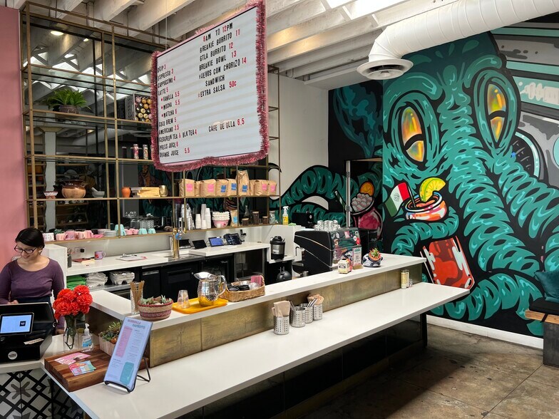 2000 E 7th St, Los Angeles, CA à louer - Photo du bâtiment - Image 2 de 29