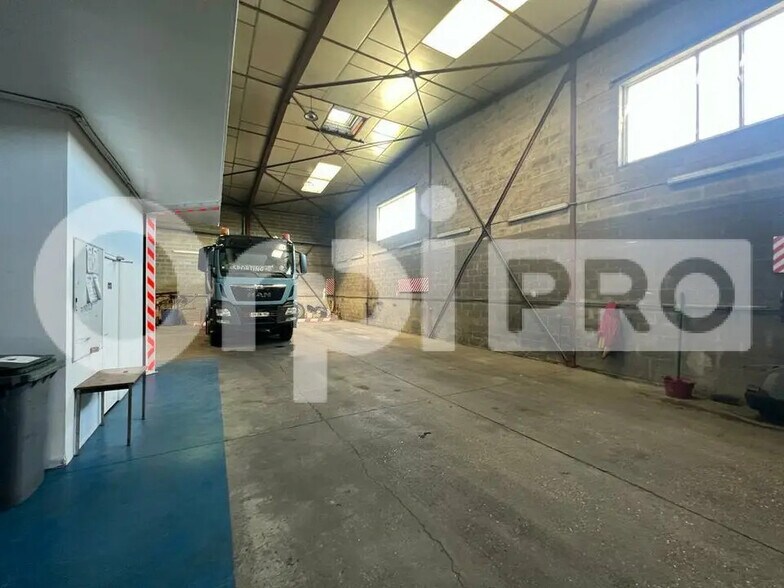 Flex dans Verrières-le-Buisson à louer - Photo du bâtiment - Image 3 de 12