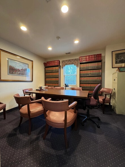 124 Medford Ave, Patchogue, NY à vendre - Photo intérieure - Image 3 de 17