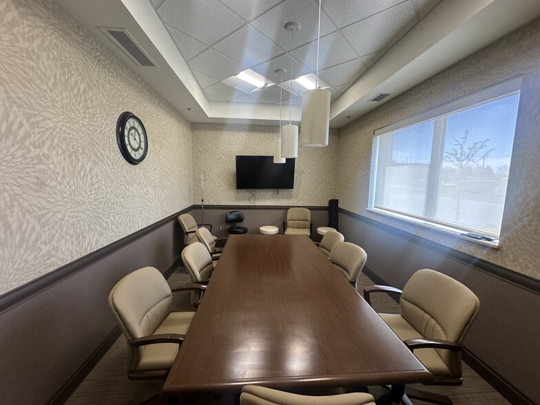37 S Pere Marquette Hwy, Ludington, MI for lease - Interior Photo - Image 3 of 10