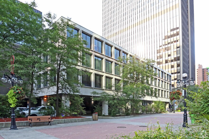 300 Sparks St, Ottawa, ON à louer - Photo du bâtiment - Image 3 de 4