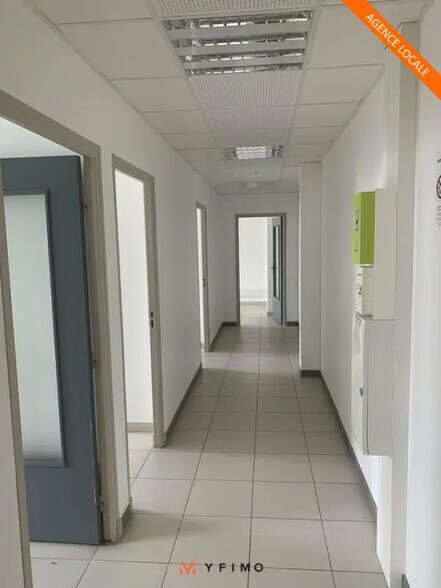 Office in Orgeval for lease - Interior Photo - Image 1 of 4