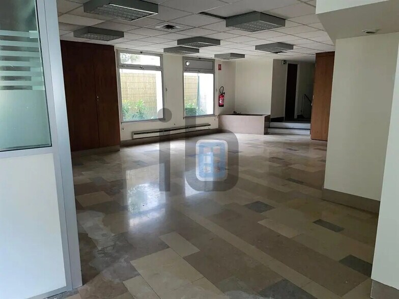 Bureau dans Neuilly-sur-Seine à louer - Photo du bâtiment - Image 2 de 7