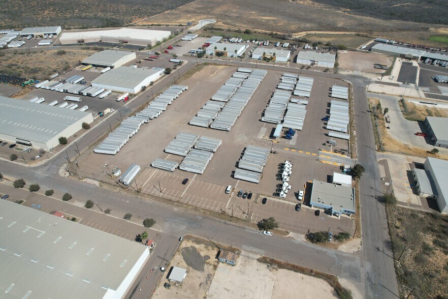 18702 Metropolitan Rd, Laredo, TX à louer - Photo du bâtiment - Image 3 de 4